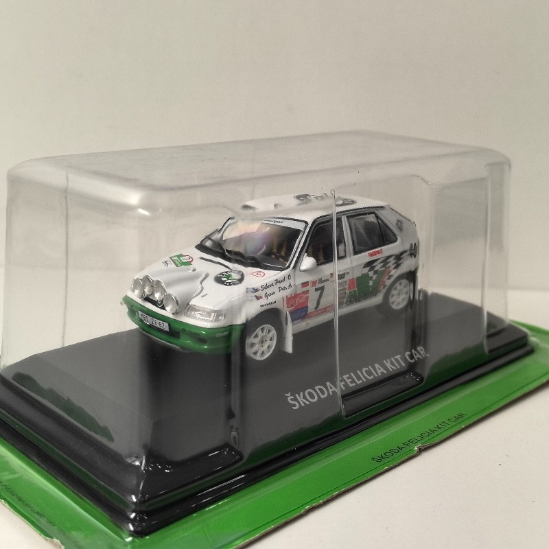 ダイキャスト IXO 1:43 スケール シュコダ フェリシ - Model Kit Toy のレビューと価格
