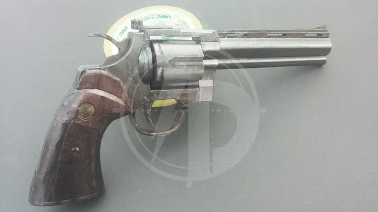 1:1 リボルバー パイソンガン 3D ペーパーモデル DI - Model Kit Revolver のレビューと価格