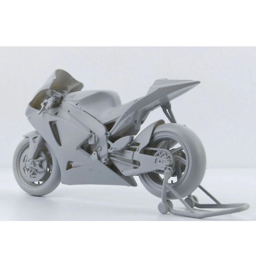 BEEMAX BX13002 1/12 ヤマハ YZR-M1 - Model Kit Nissan Skyline のレビューと価格