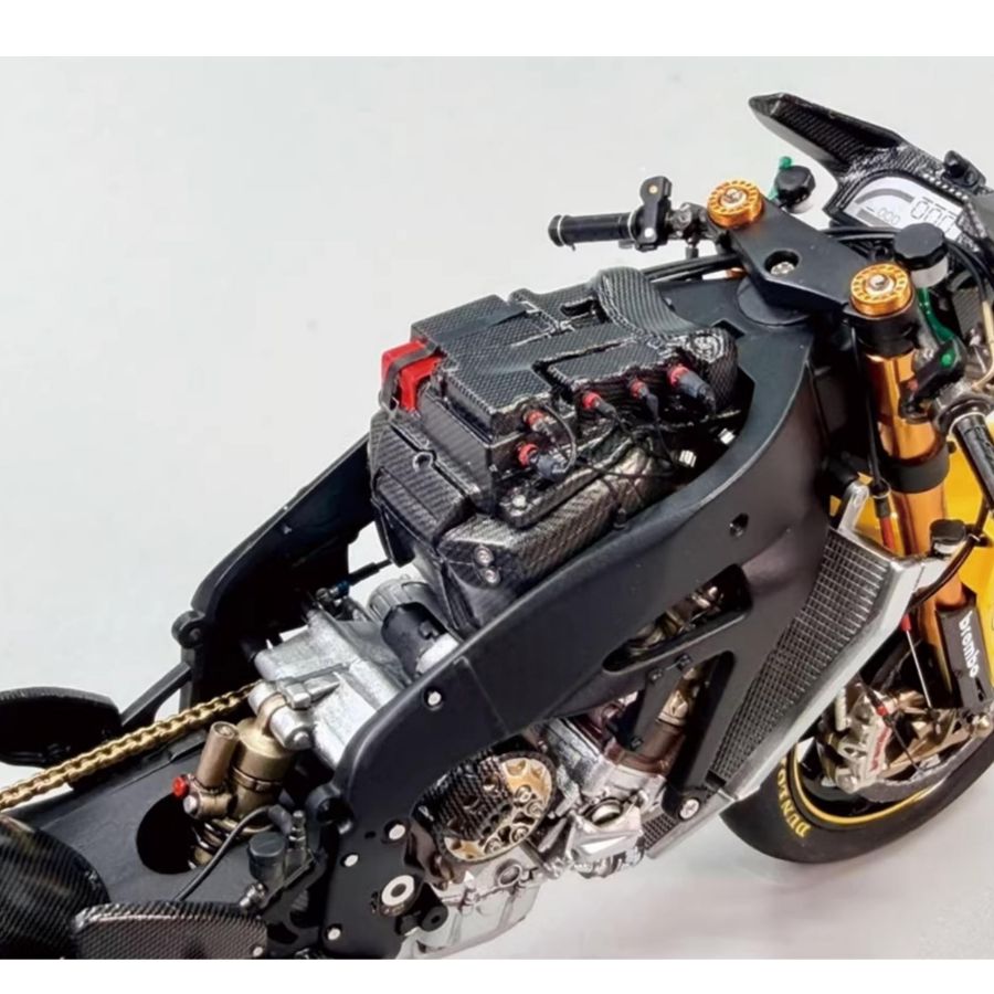 BEEMAX BX13002 1/12 ヤマハ YZR-M1 - Model Kit Nissan Skyline のレビューと価格