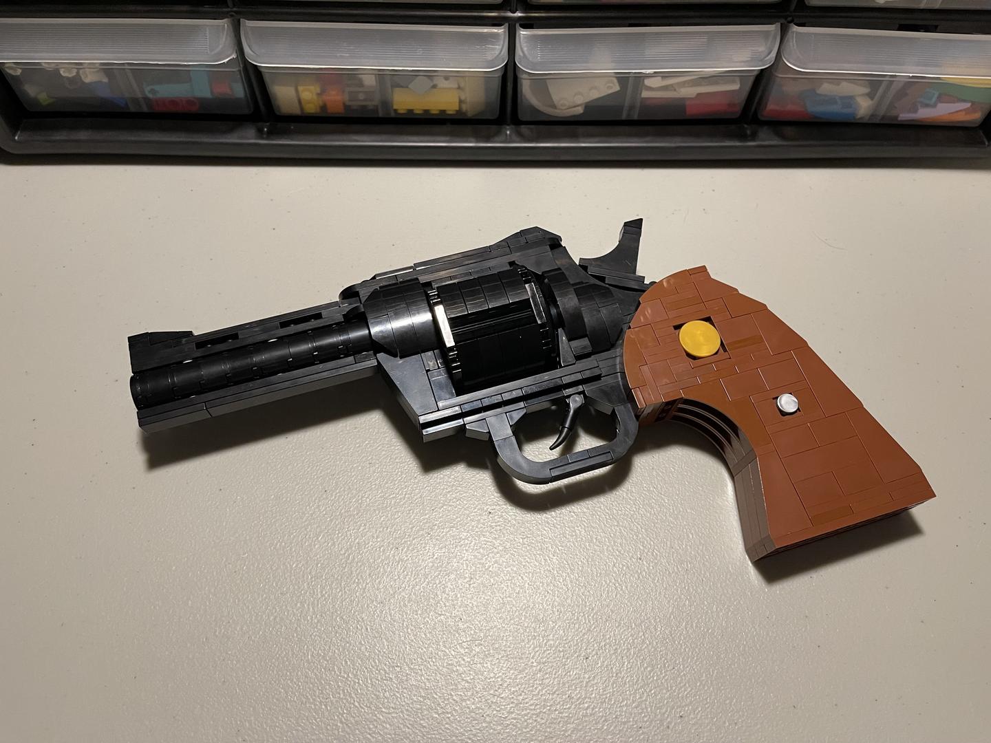 ビルディングブロックおもちゃモデル リボルバー 335 パー - Model Kit Revolver のレビューと価格