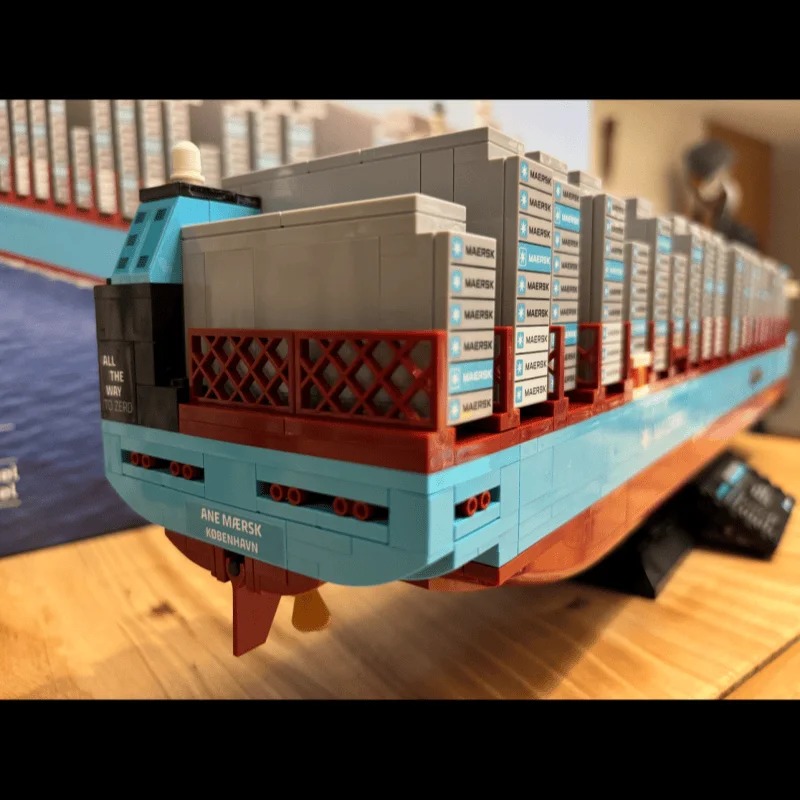 新型2026年式デュアルフューエルコンテナ船ブリックパズル船 - Model Kit Ship のレビューと価格