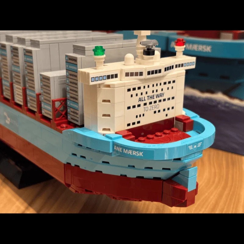 新型2026年式デュアルフューエルコンテナ船ブリックパズル船 - Model Kit Ship のレビューと価格